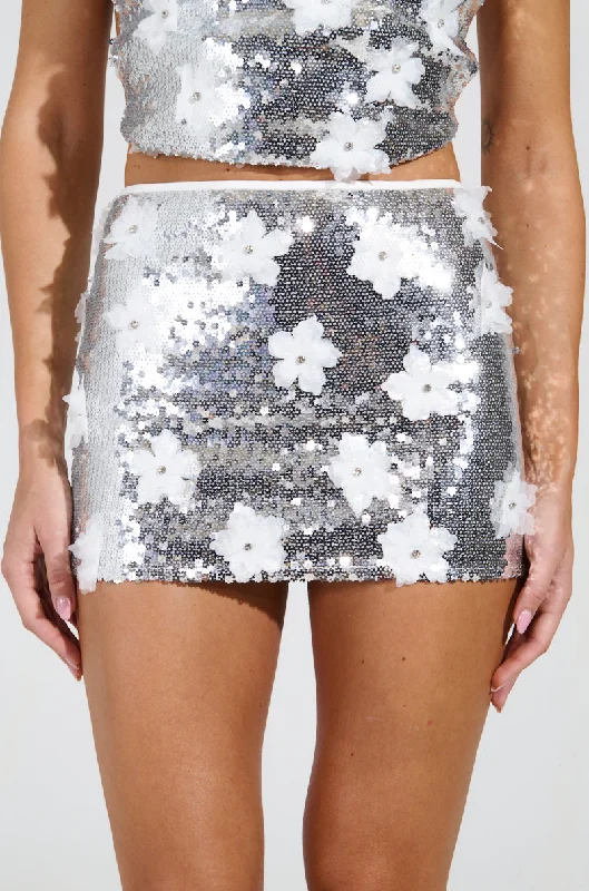 LOVE ME THE RIGHT WAY SEQUIN MINI SKIRT IN SILVER